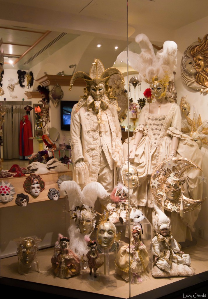 Vitrine Venetian